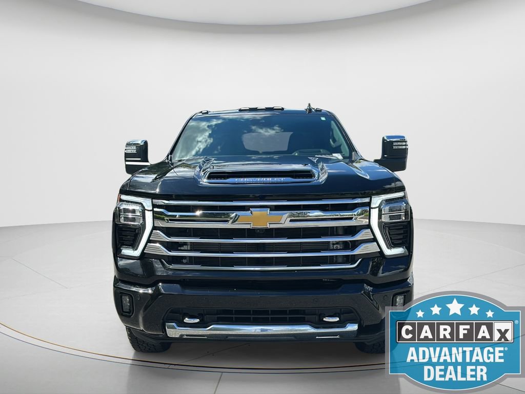 Used 2024 Chevrolet Silverado 2500 High Country w/ High Country Premium Package AWD/4WD image 2