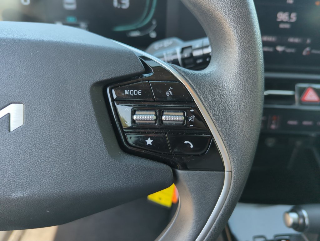 Used 2025 Kia Niro LX FWD image 23