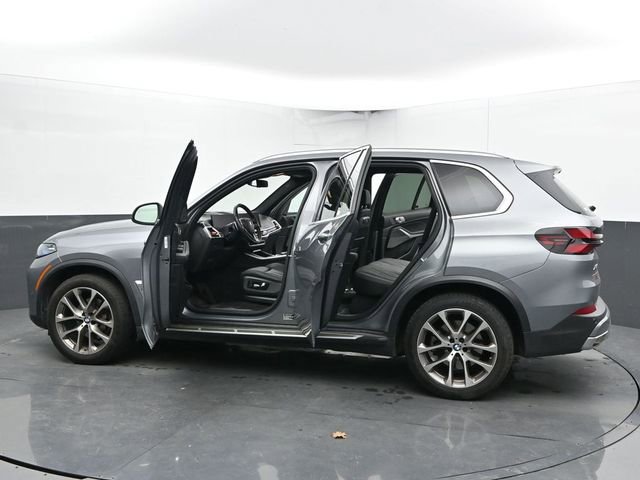 Used 2024 BMW X5 xDrive40i AWD/4WD image 54