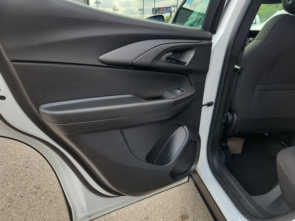 Used 2025 Chevrolet TrailBlazer LT AWD/4WD image 18
