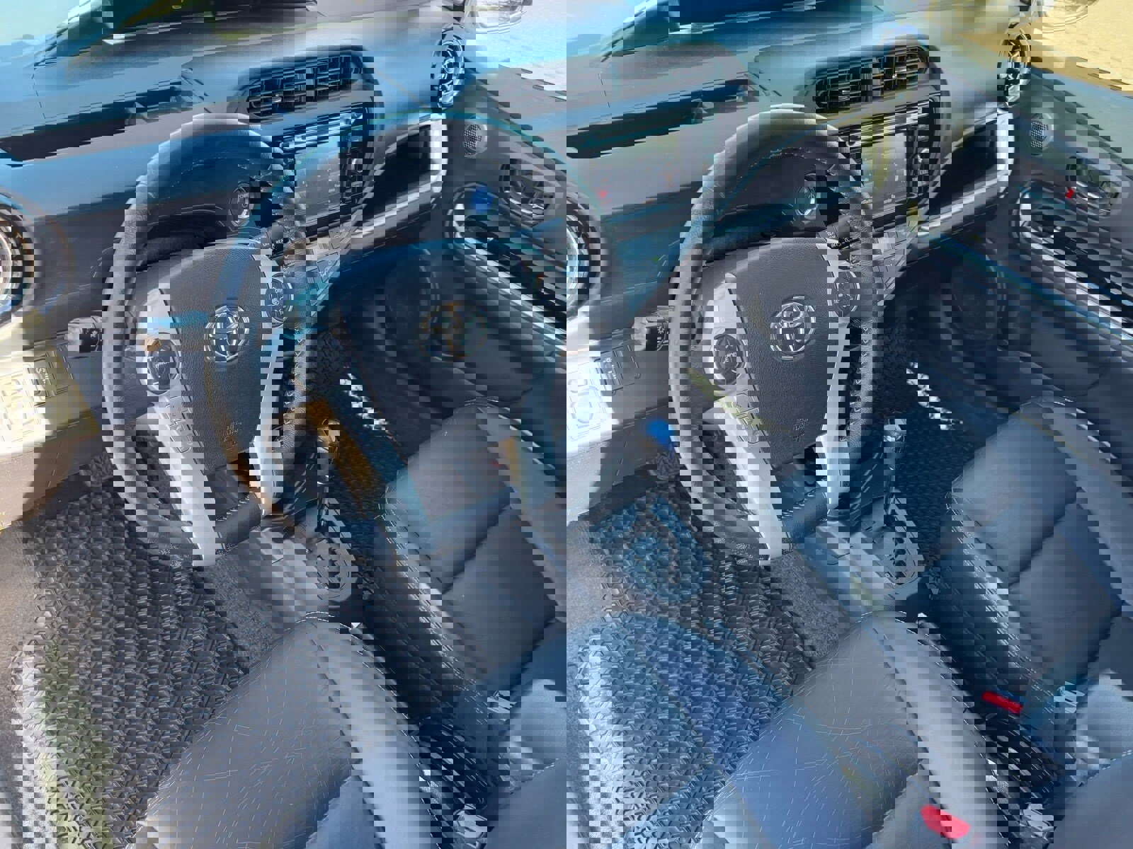 Used 2015 Toyota Prius C image 16