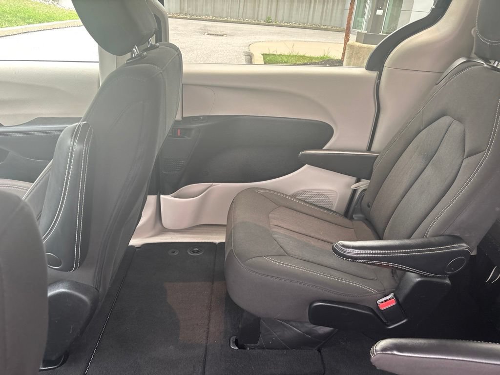 Used 2024 Chrysler Voyager LX FWD image 17