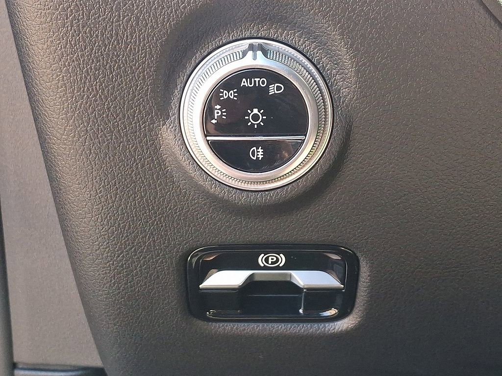 Used 2025 Mercedes-Benz C 300 4MATIC Sedan image 23