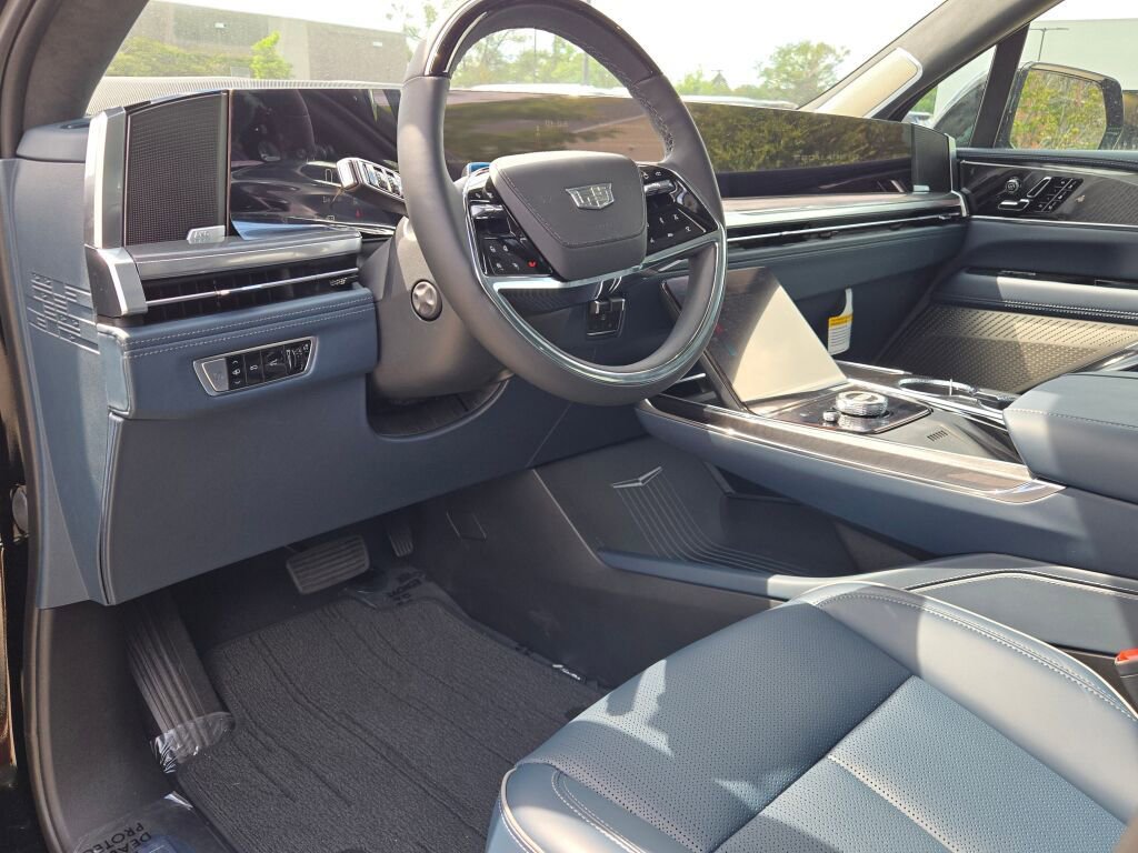New 2026 Cadillac Escalade IQ Sport 2 w/ LPO, ONYX Package AWD/4WD image 20