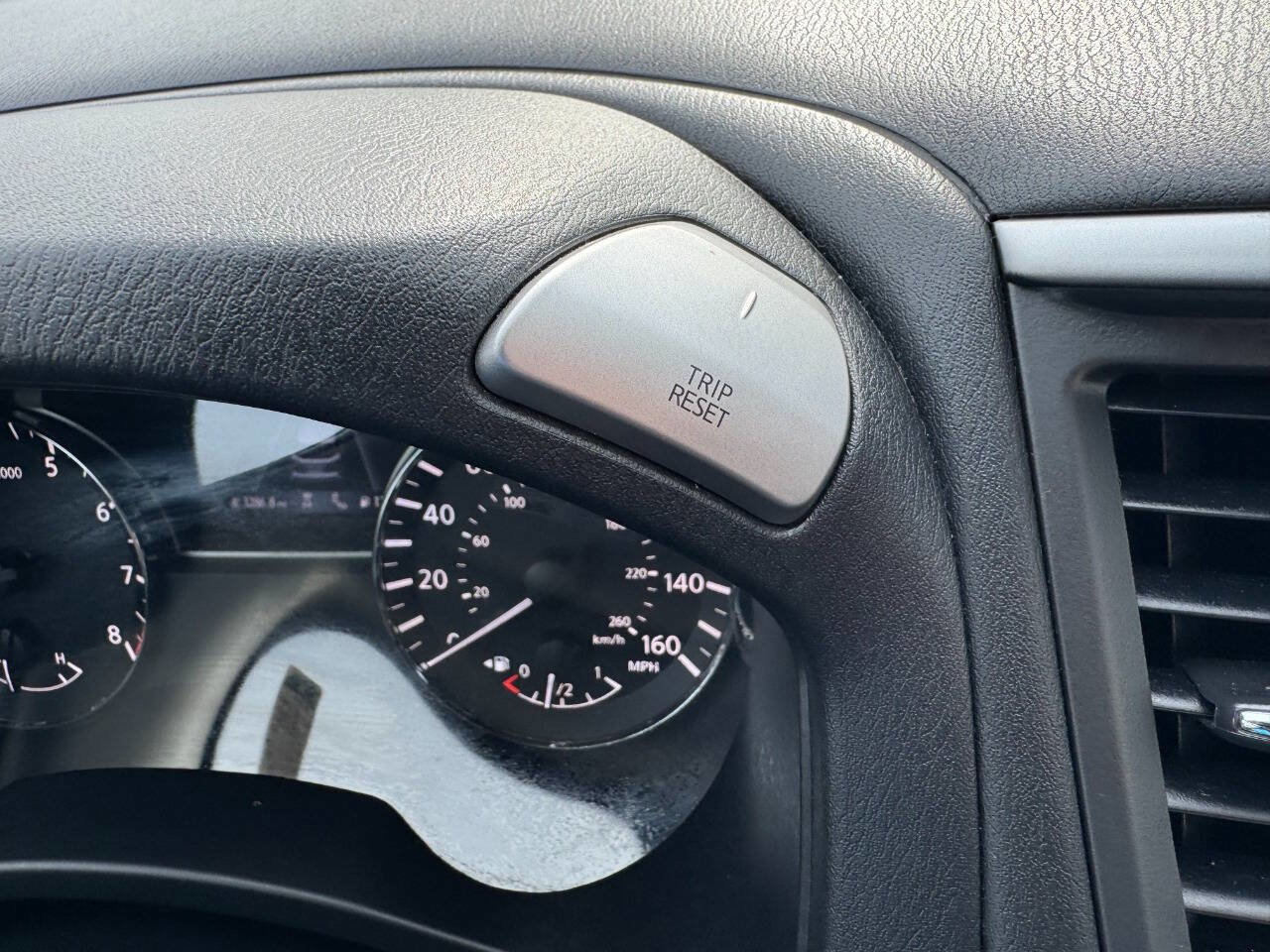 Used 2018 Nissan Pathfinder SL image 52