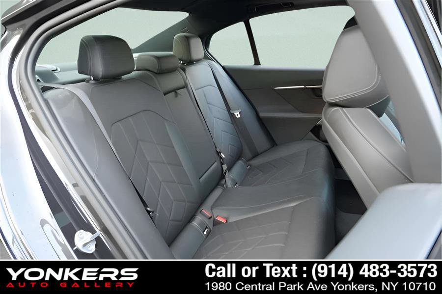 Used 2024 BMW 530i xDrive image 38