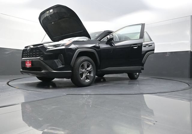 Used 2024 Toyota RAV4 XLE FWD image 40