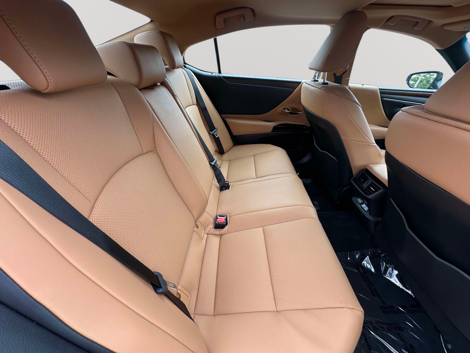 Used 2025 Lexus ES 300h w/ Premium Package FWD image 32