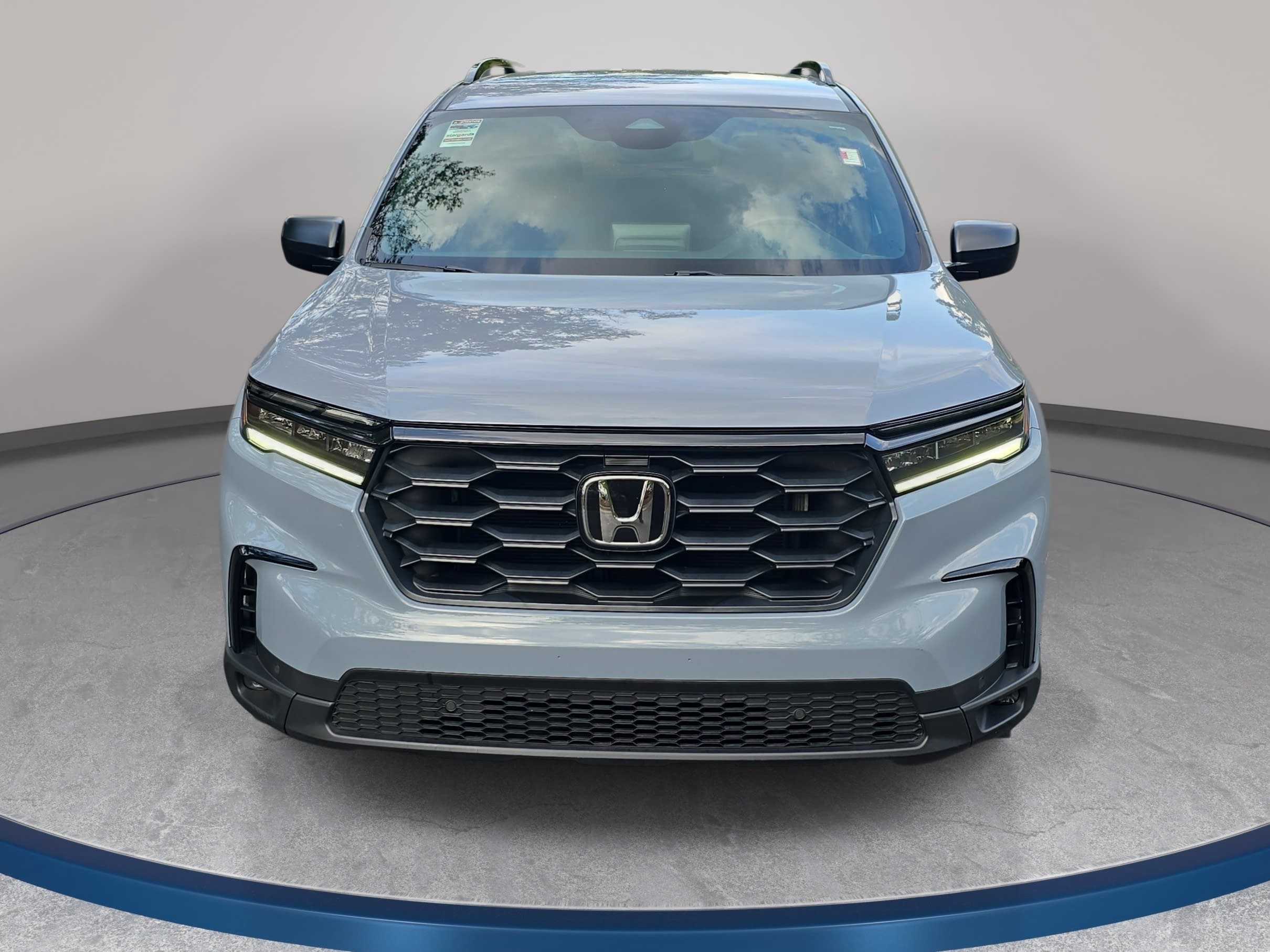 Used 2025 Honda Pilot Sport image 2