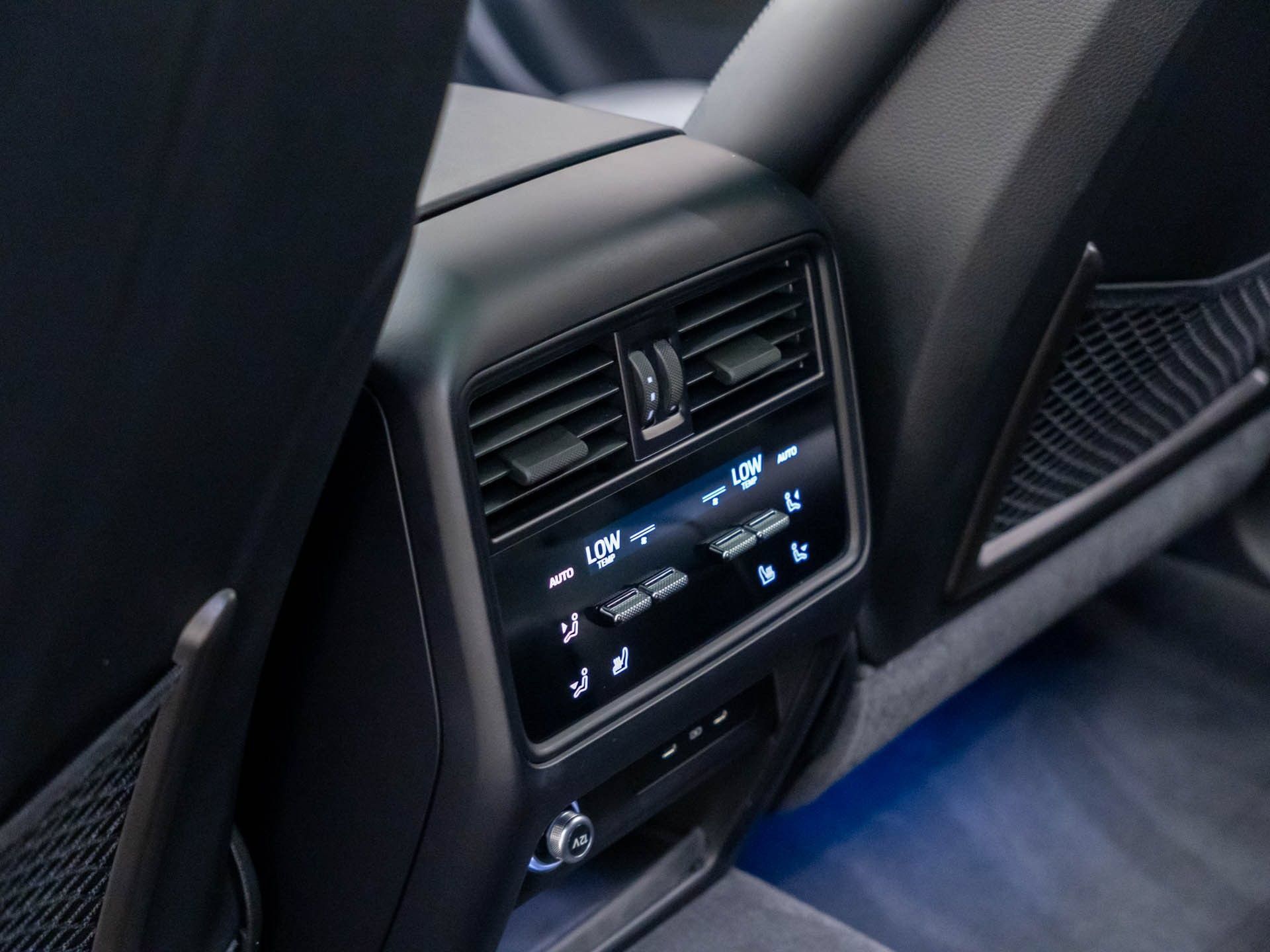 Certified 2025 Porsche Cayenne GTS AWD/4WD image 19