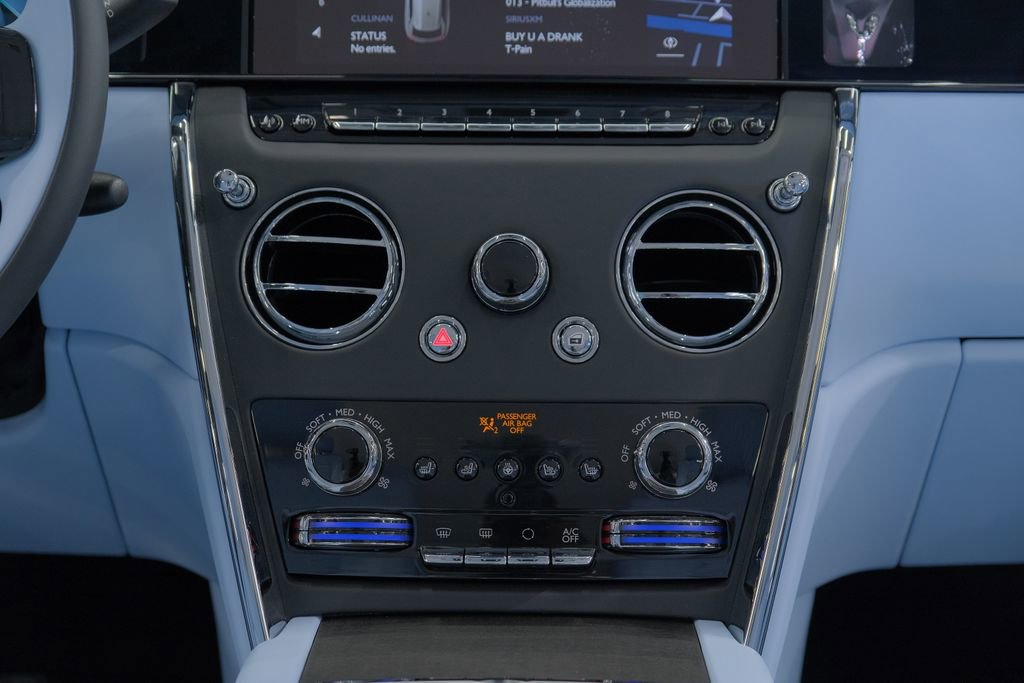 Used 2026 Rolls-Royce Cullinan image 75