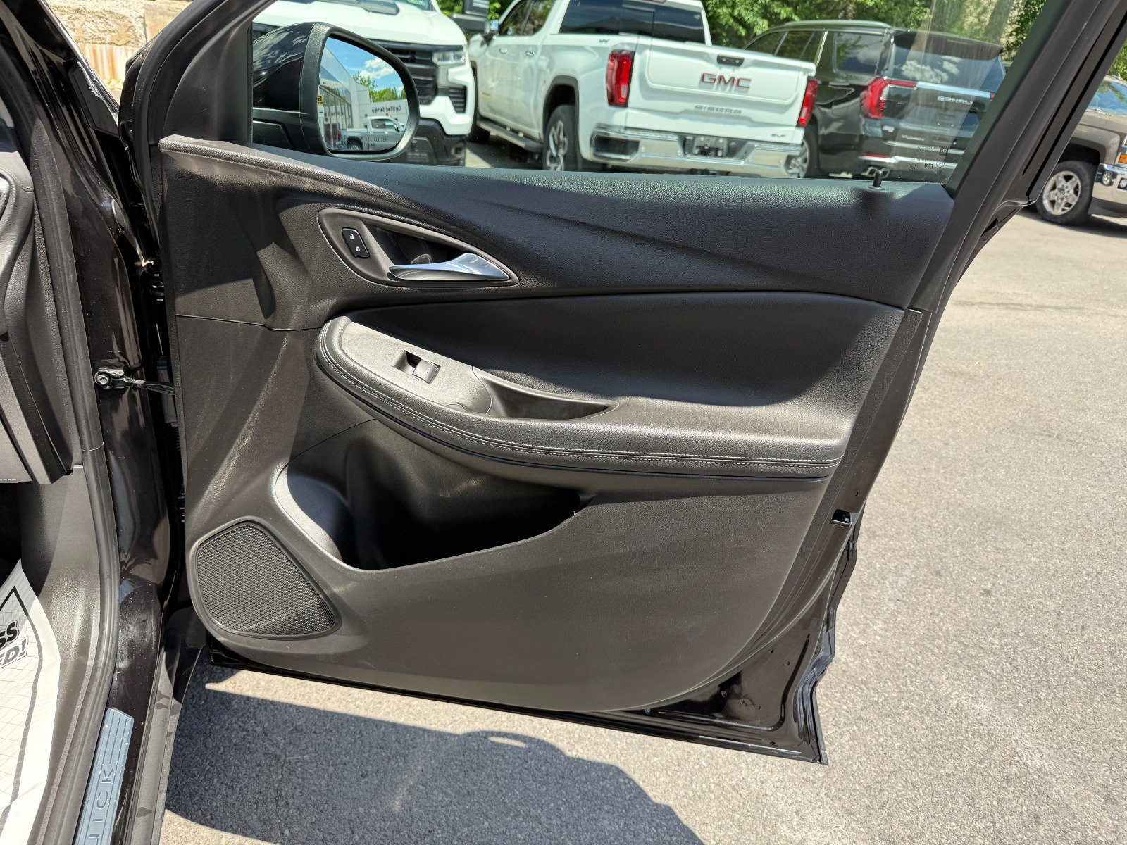 Used 2023 Buick Encore GX Select AWD/4WD image 22