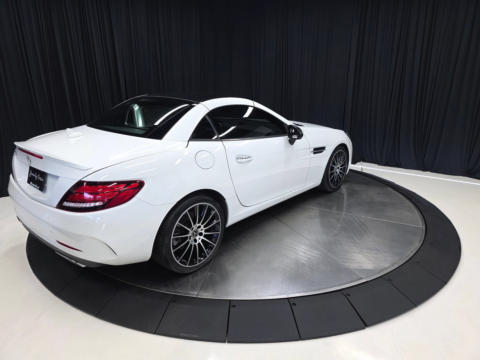 Used 2019 Mercedes-Benz SLC 300 image 13