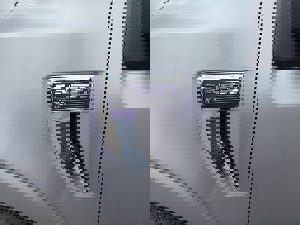 Used 2023 Ford F150 XLT w/ Trailer Tow Package image 9