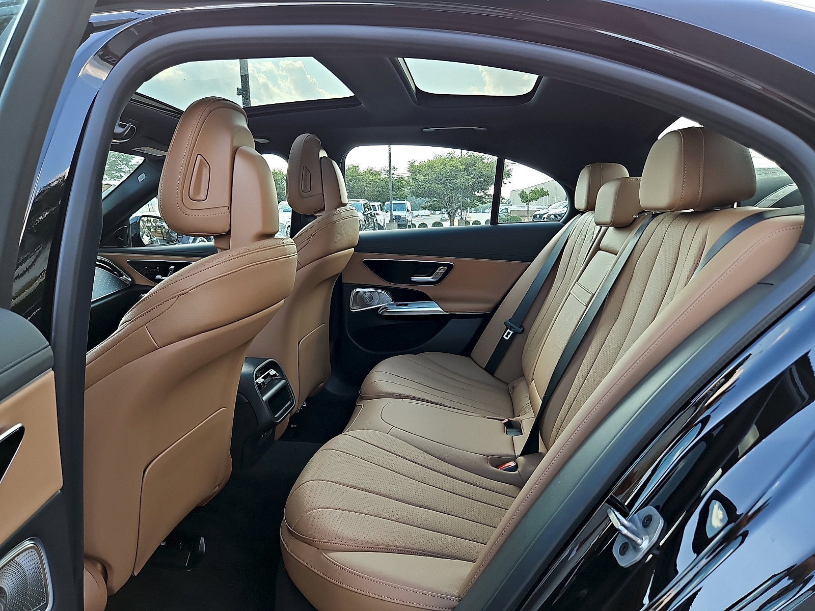 New 2026 Mercedes-Benz E 450 4MATIC Sedan image 6