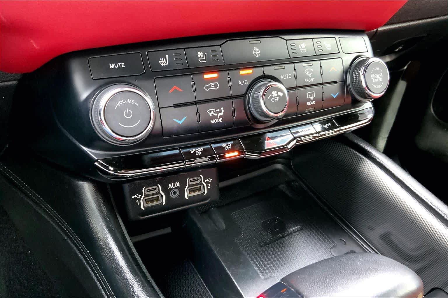 Used 2022 Dodge Durango R/T w/ Blacktop Package AWD/4WD image 34