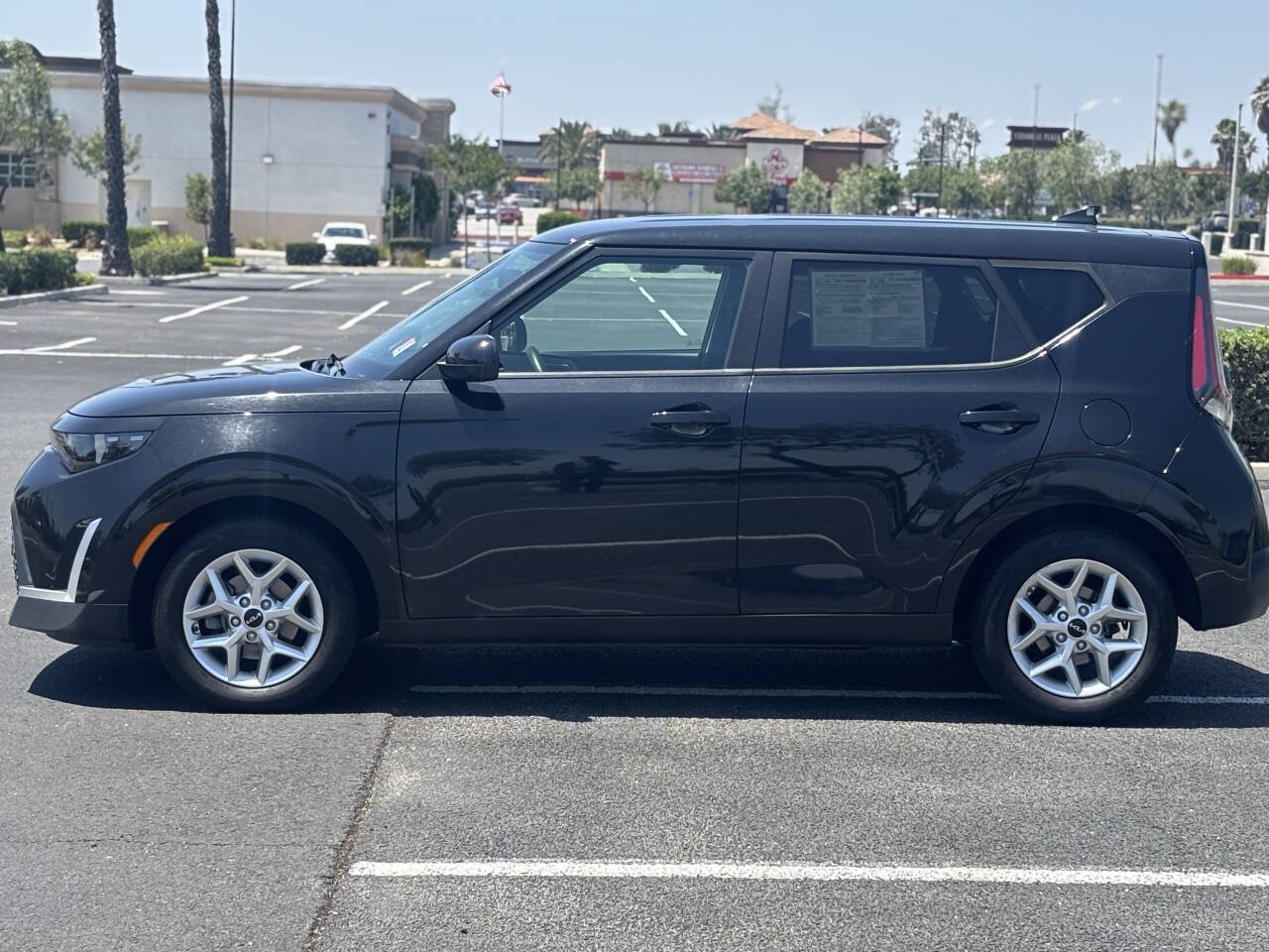 Used 2023 Kia Soul LX w/ LX Technology Package FWD image 22
