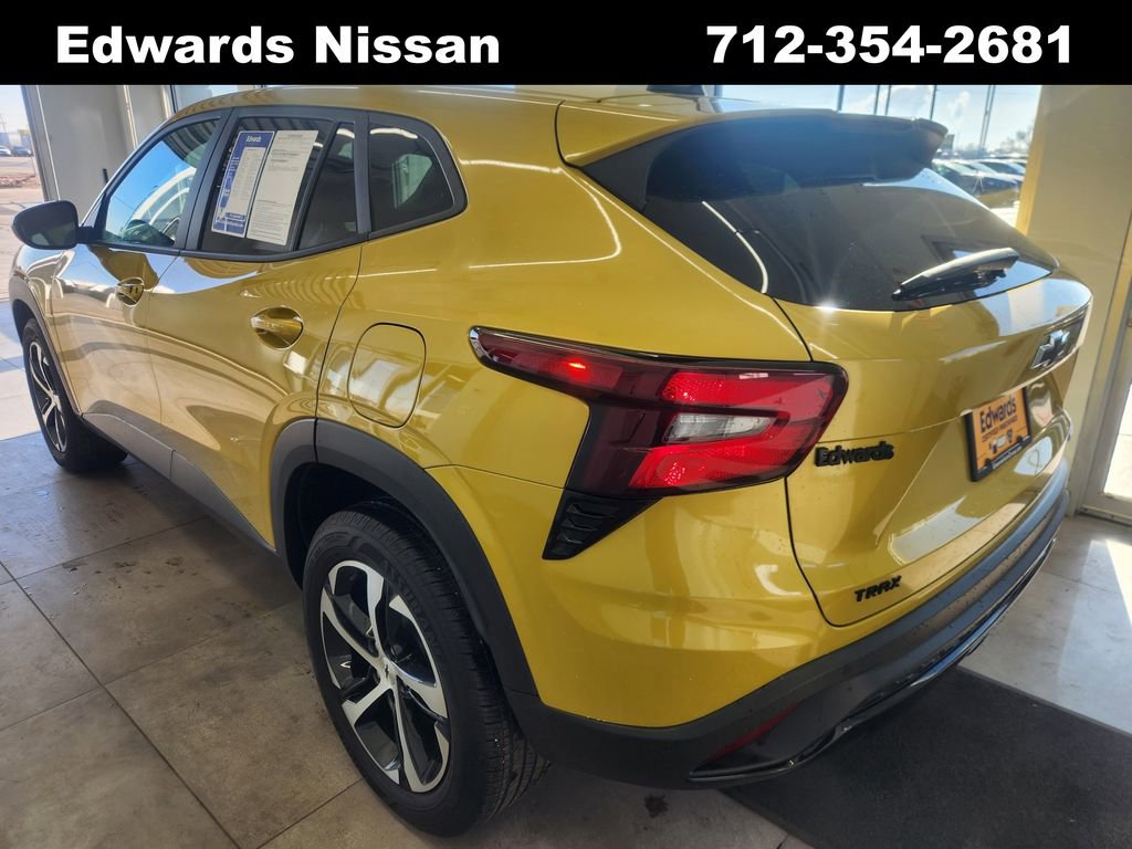 Used 2024 Chevrolet Trax RS w/ Driver Confidence Package image 7