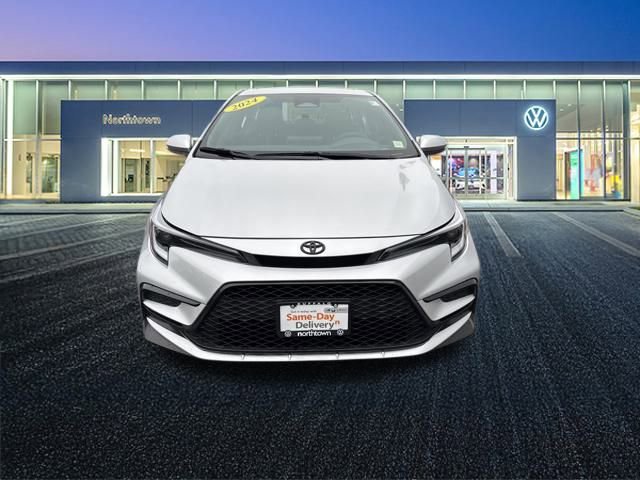 Used 2024 Toyota Corolla SE w/ SE Premium Package image 9