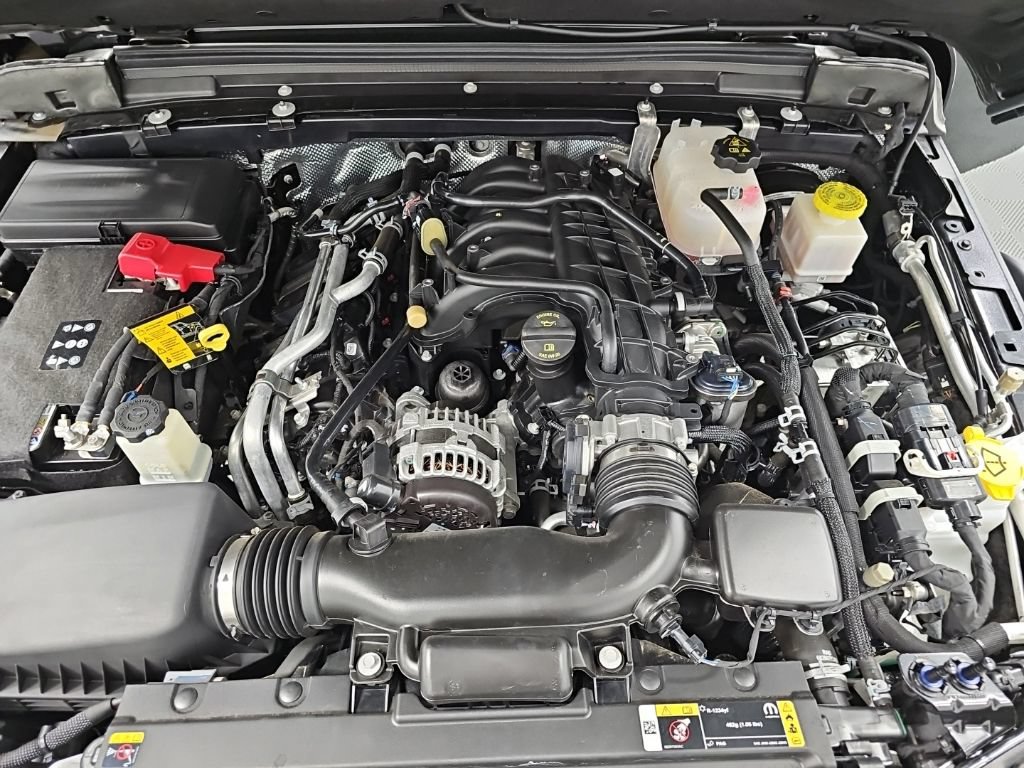 Used 2025 Jeep Gladiator Mojave w/ Convenience Group AWD/4WD image 40