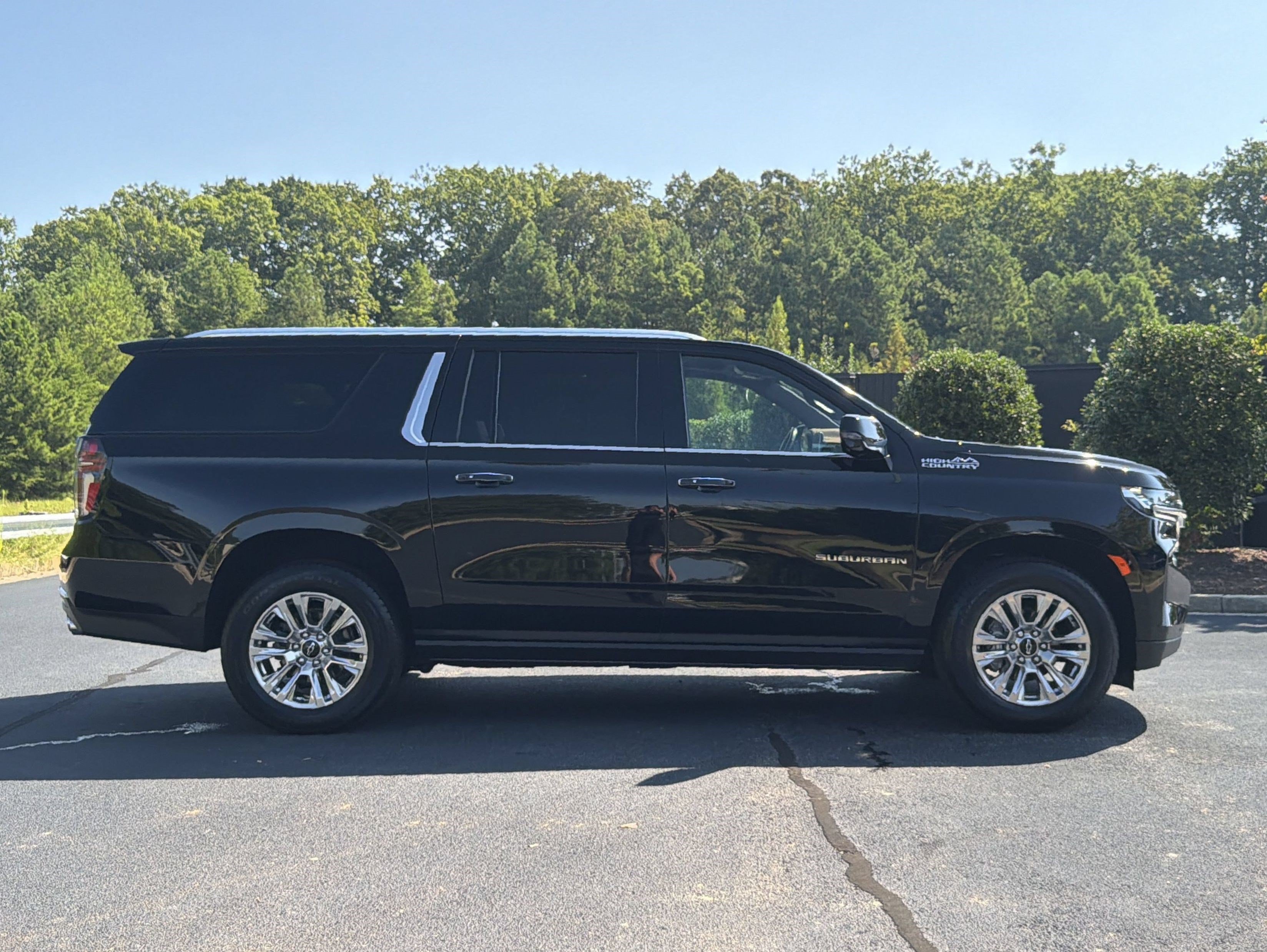 Used 2022 Chevrolet Suburban High Country AWD/4WD image 5