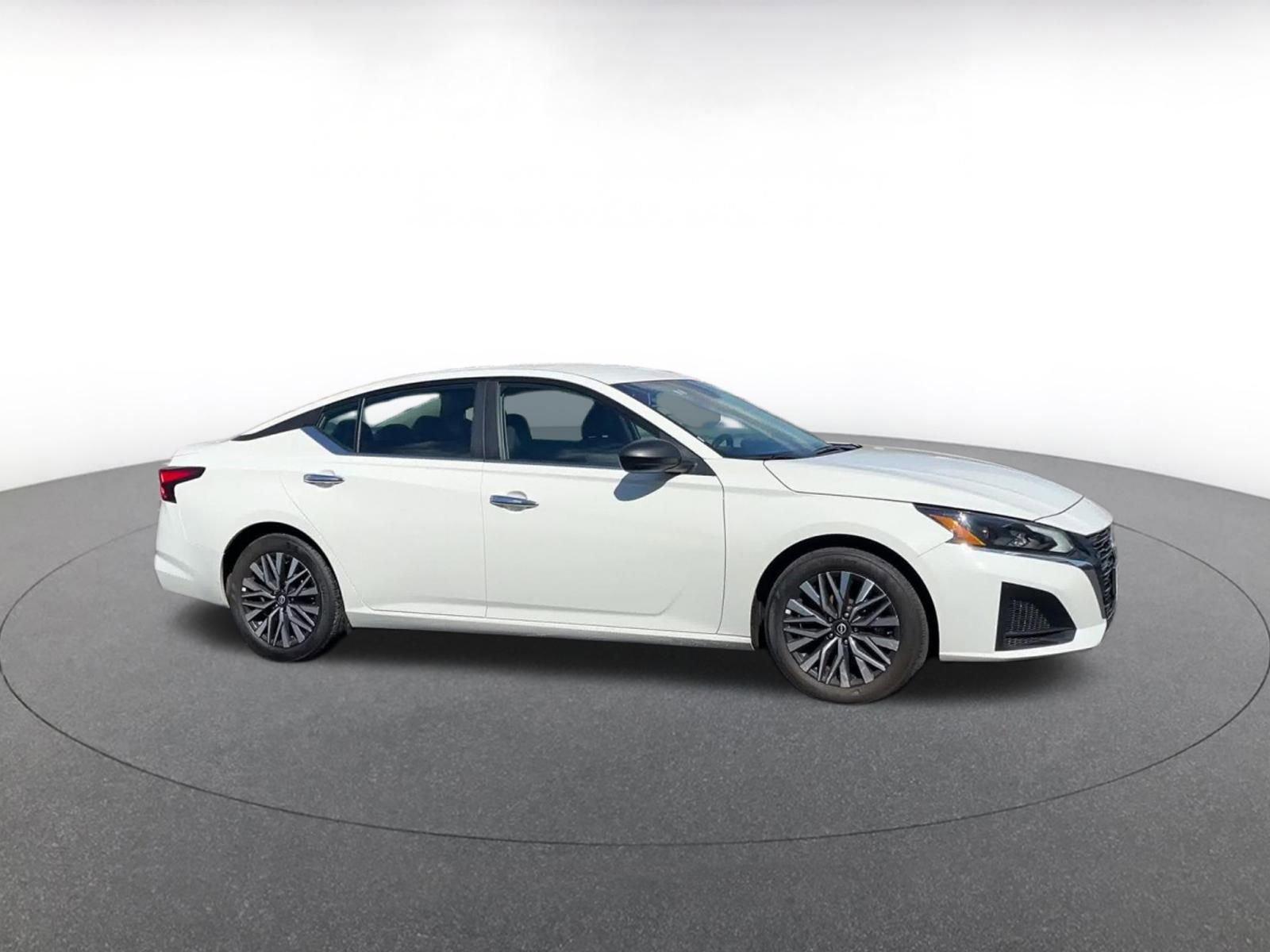 Used 2025 Nissan Altima 2.5 SV FWD video 2