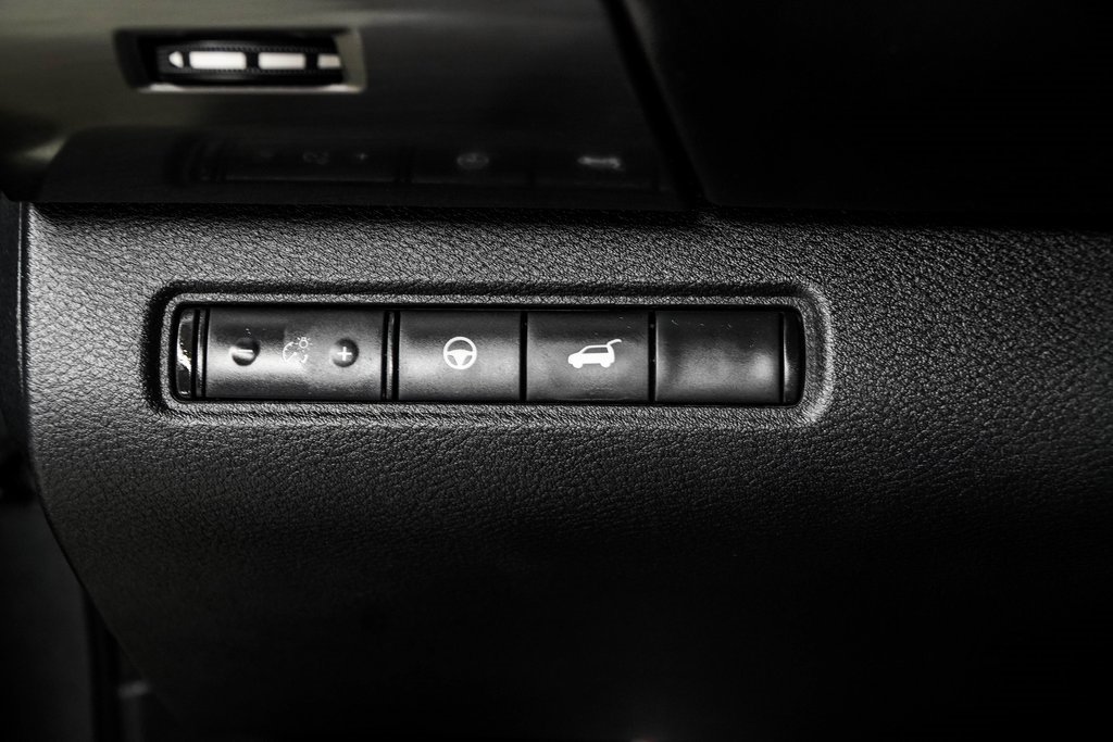 Used 2022 Nissan Pathfinder SL image 39