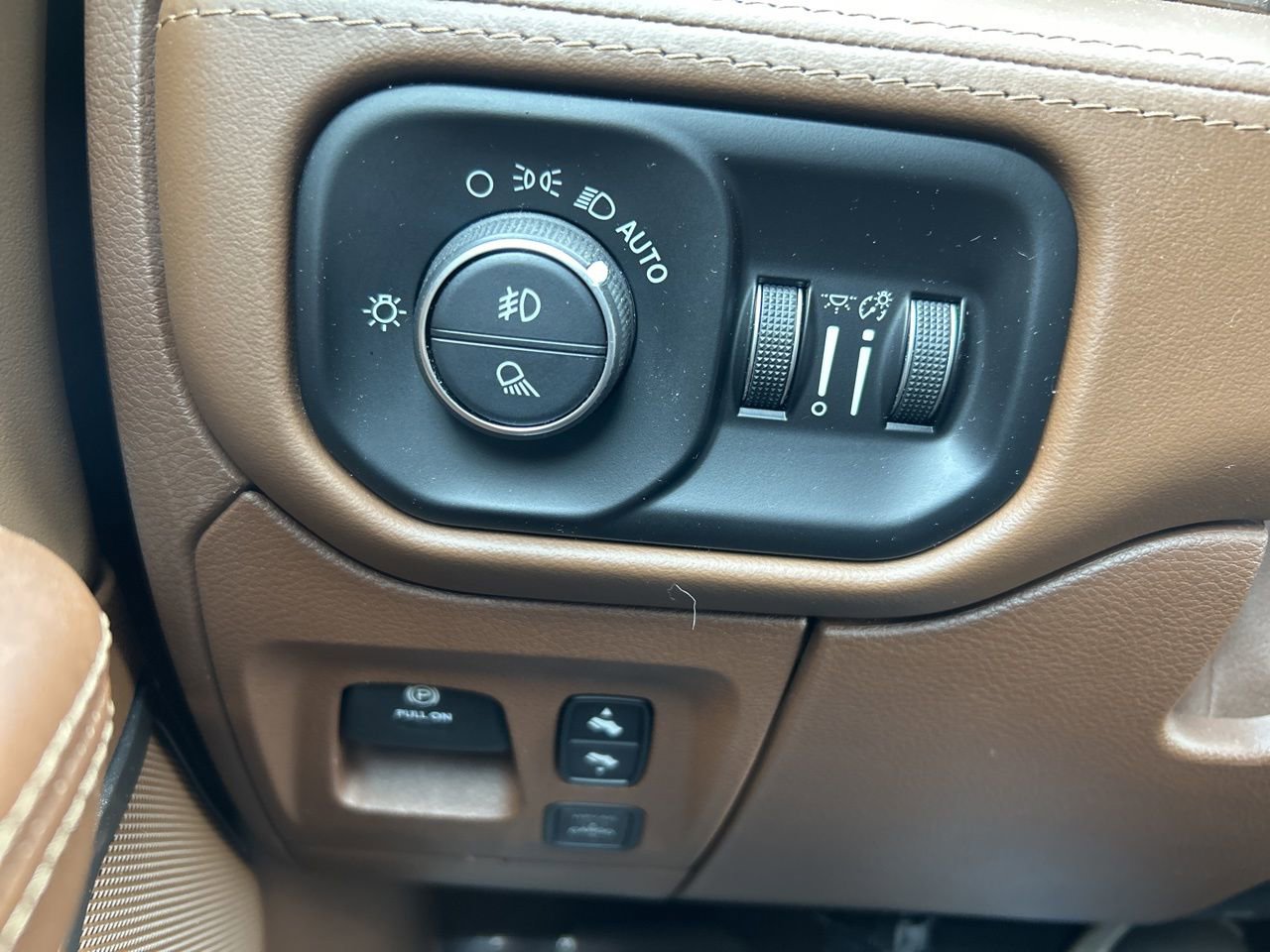 Used 2020 RAM 1500 Limited image 28