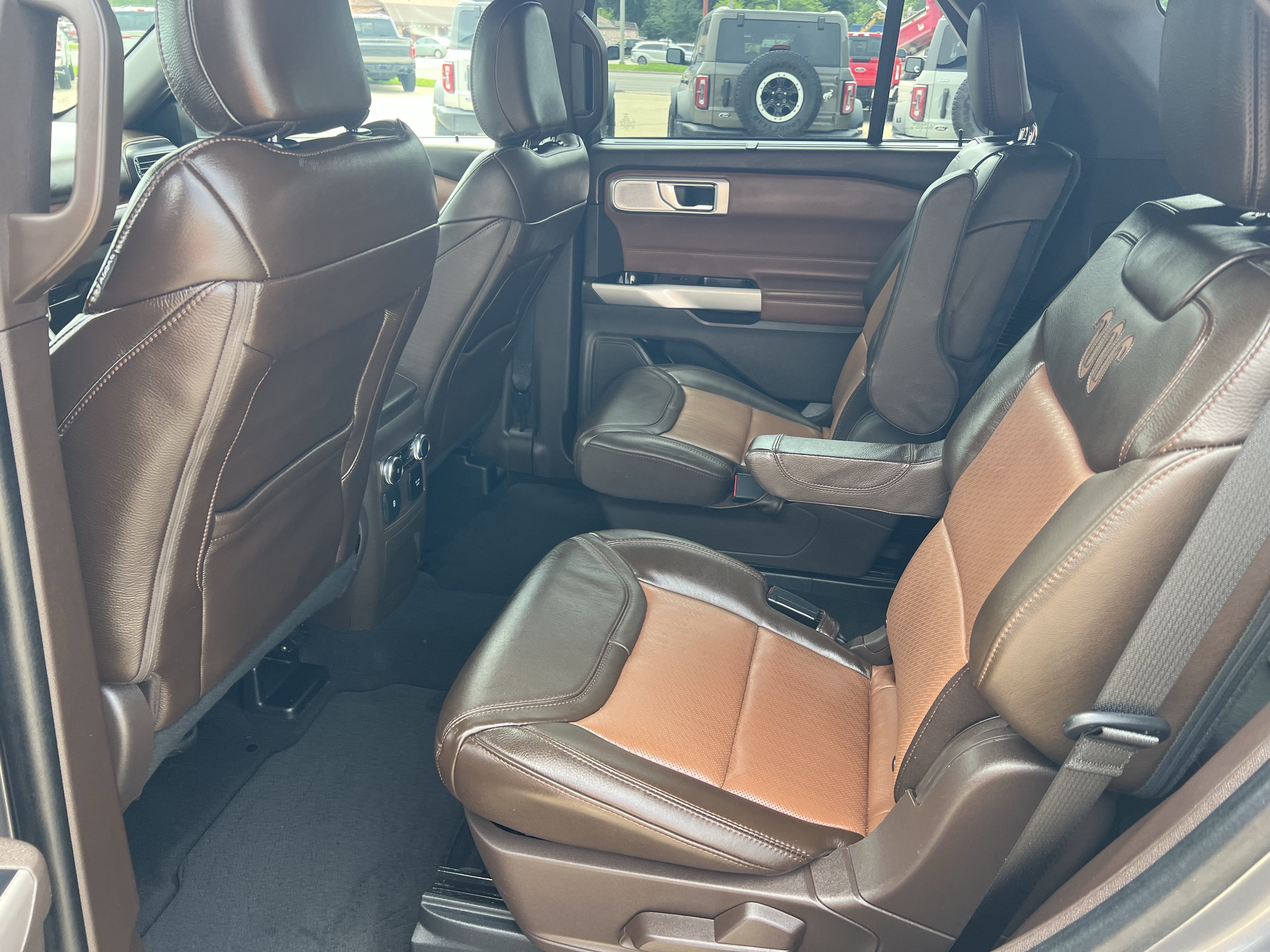 Used 2021 Ford Explorer Limited w/ Equipment Group 301A AWD/4WD image 17