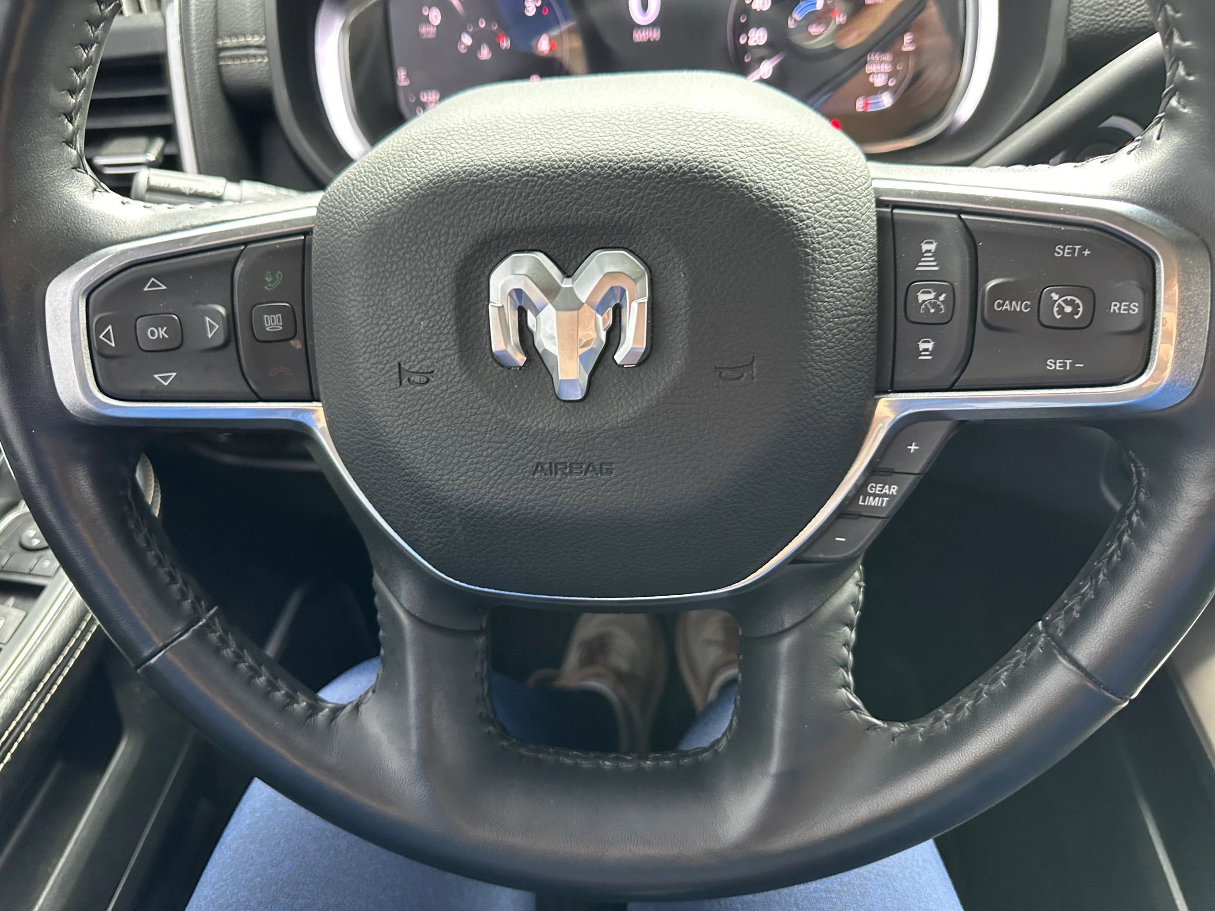 Used 2024 RAM 4500 Laramie image 13