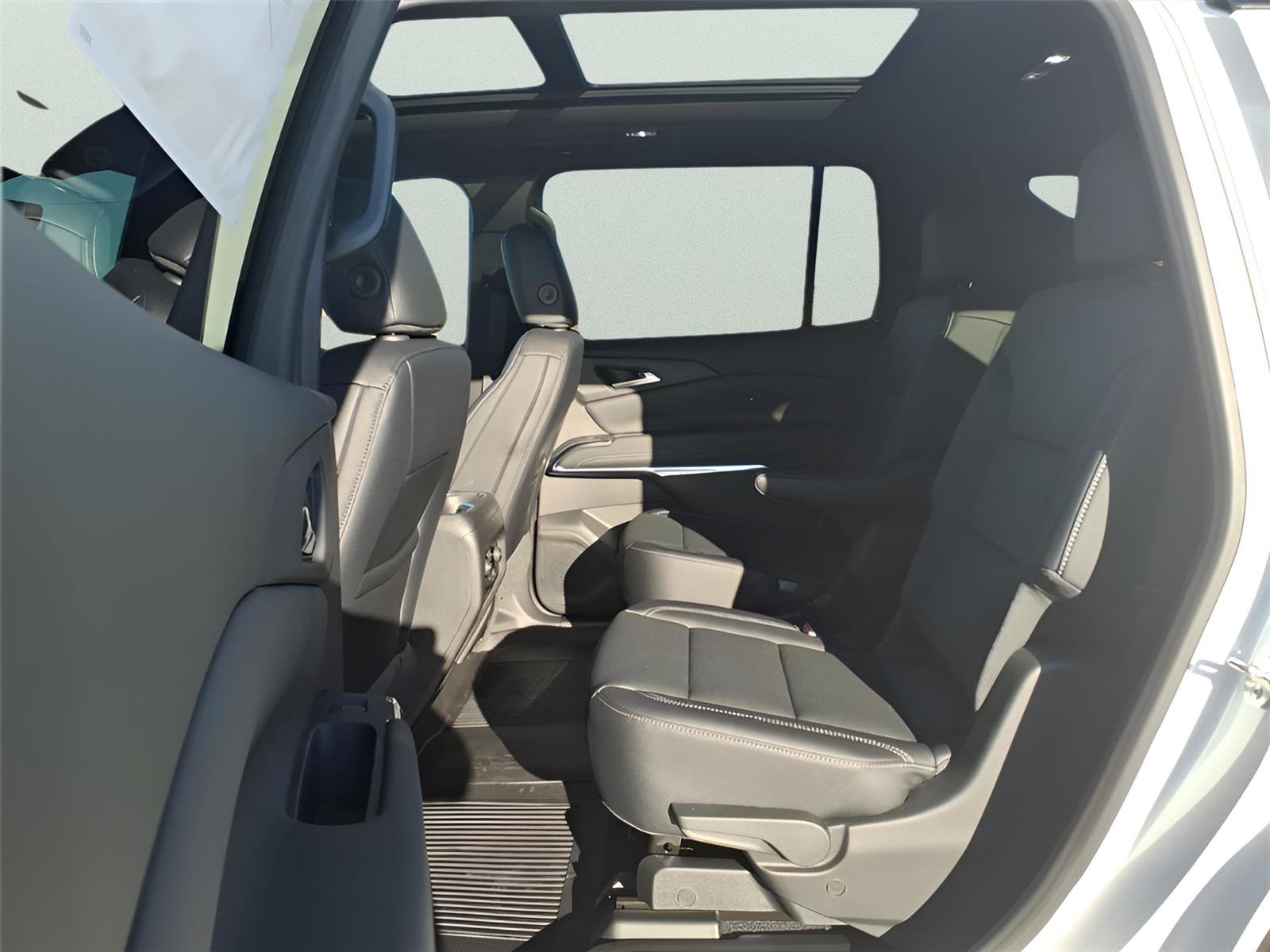 New 2026 Chevrolet Traverse LT w/ Sun and Wheel Package image 9