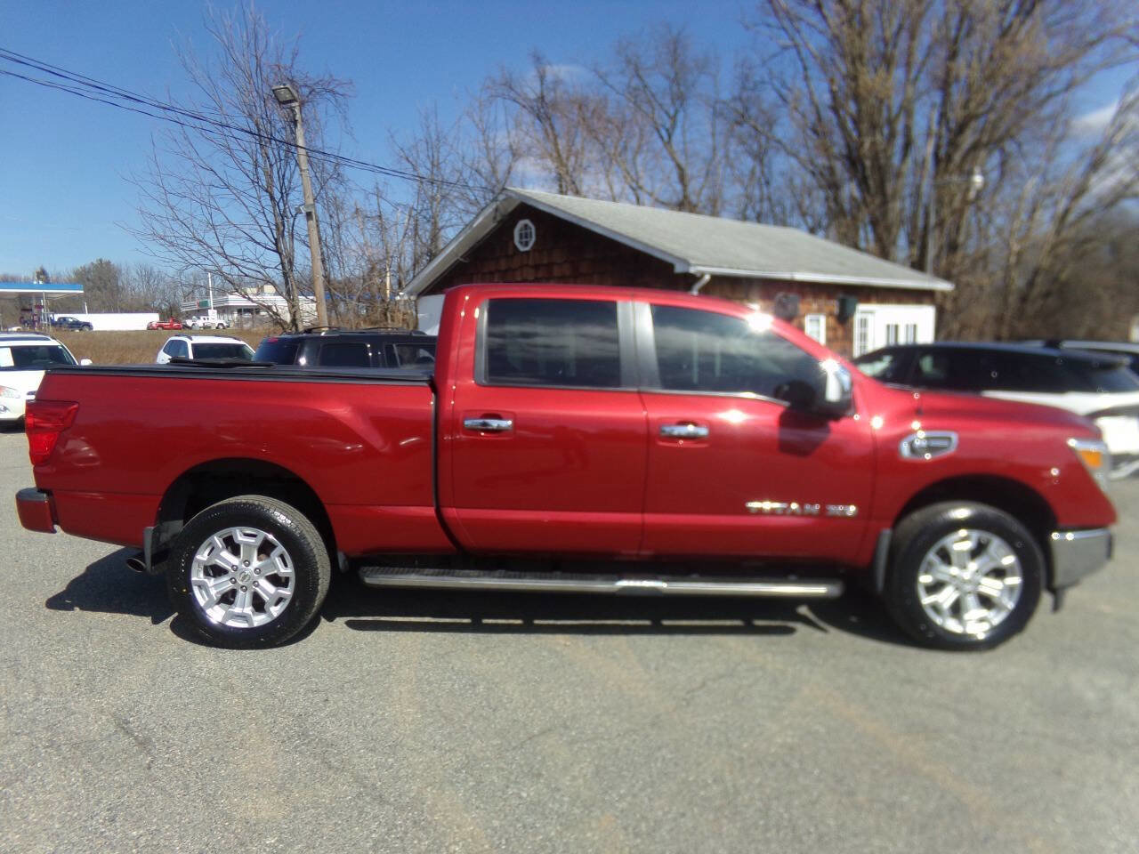 Used 2019 Nissan Titan SL image 6