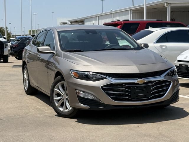 Used 2025 Chevrolet Malibu LT FWD image 2