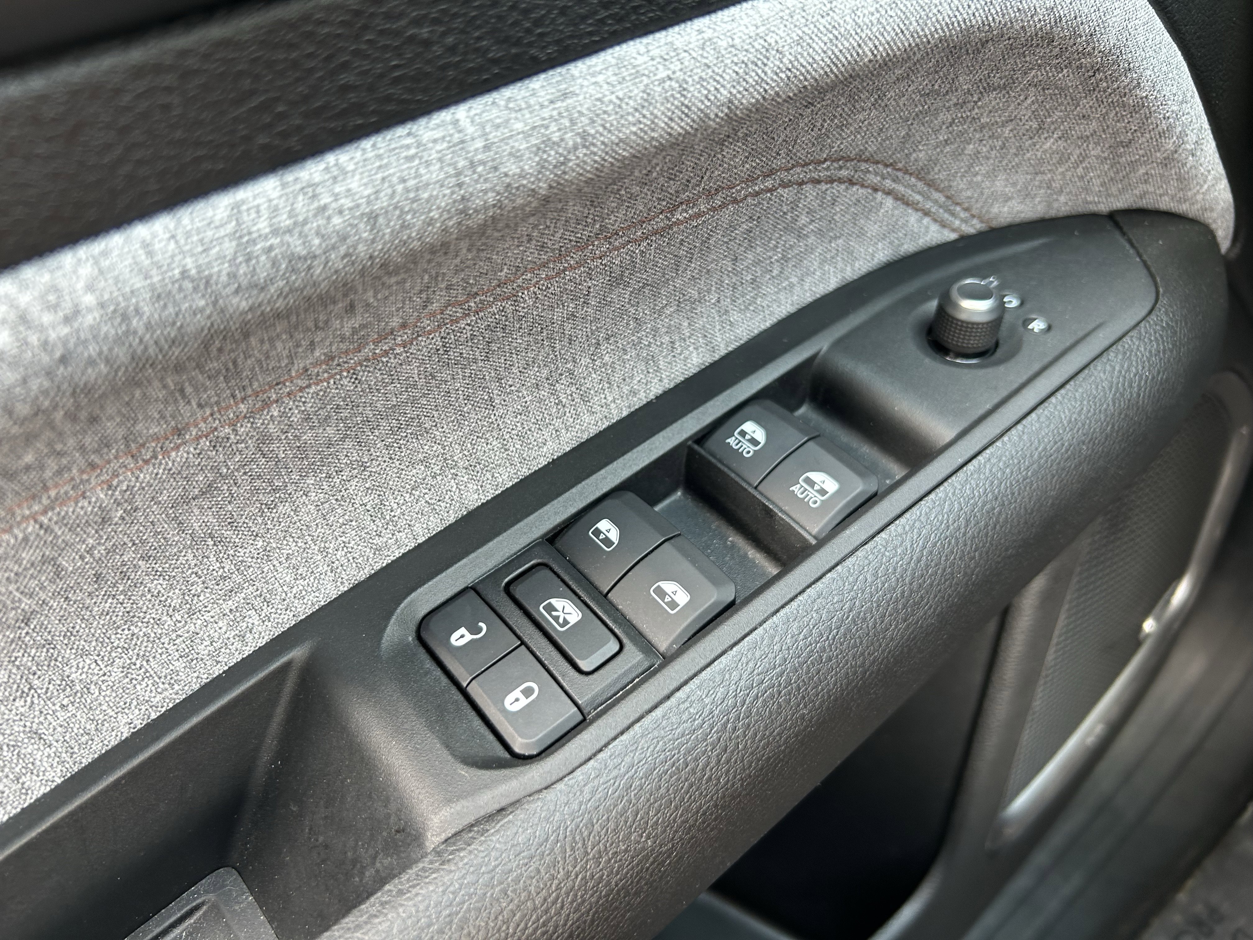 Used 2022 Jeep Compass Latitude w/ Sun and Sound Group AWD/4WD image 20