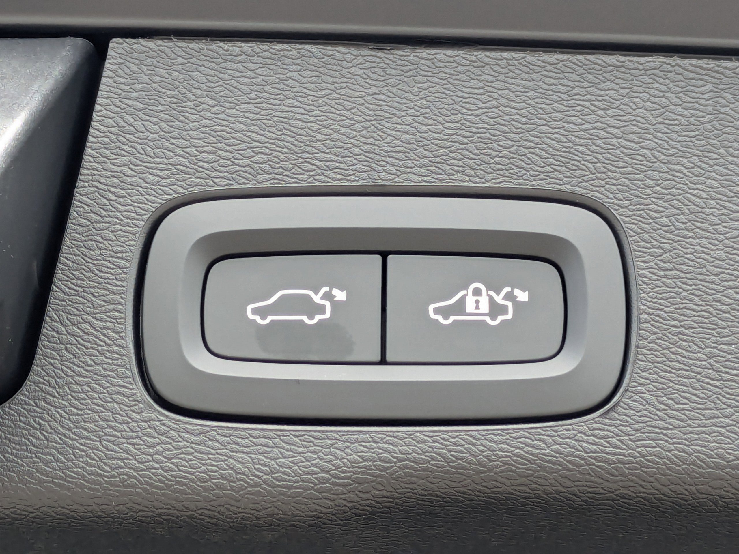 New 2026 Volvo XC60 T8 Core image 14