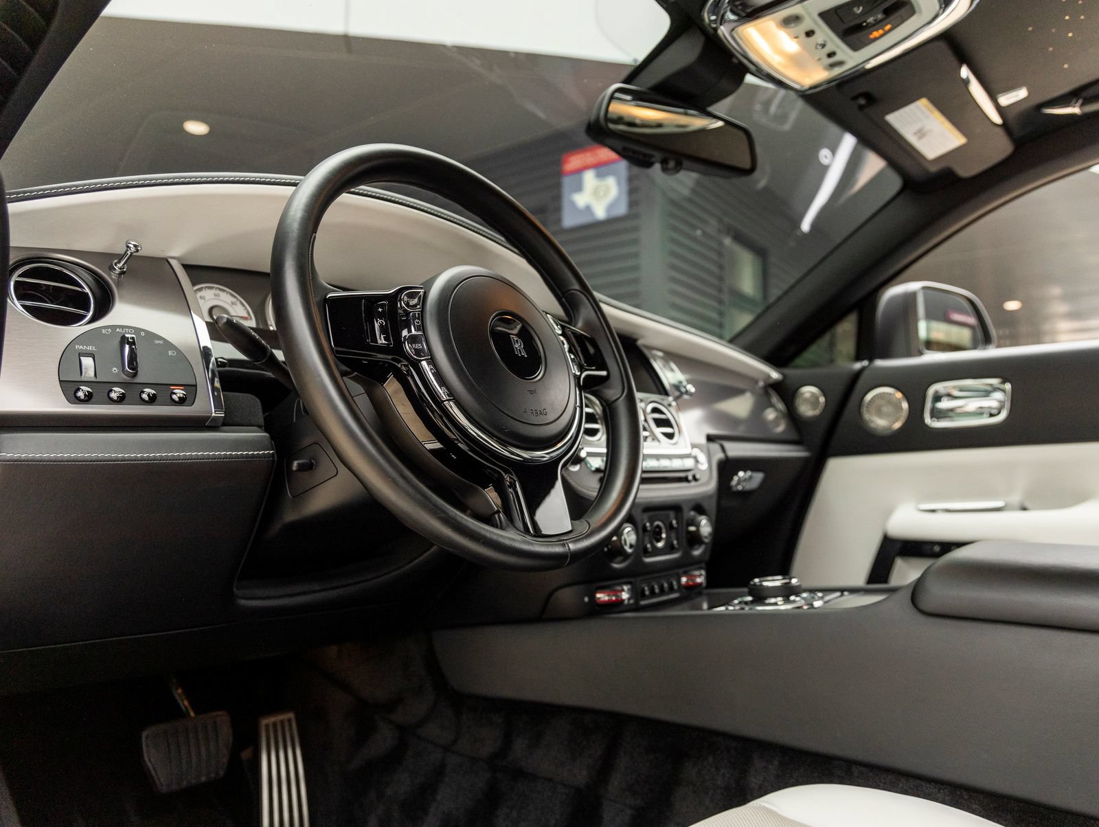 Used 2018 Rolls-Royce Wraith RWD image 31