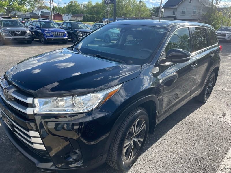 Used 2019 Toyota Highlander LE AWD/4WD image 2