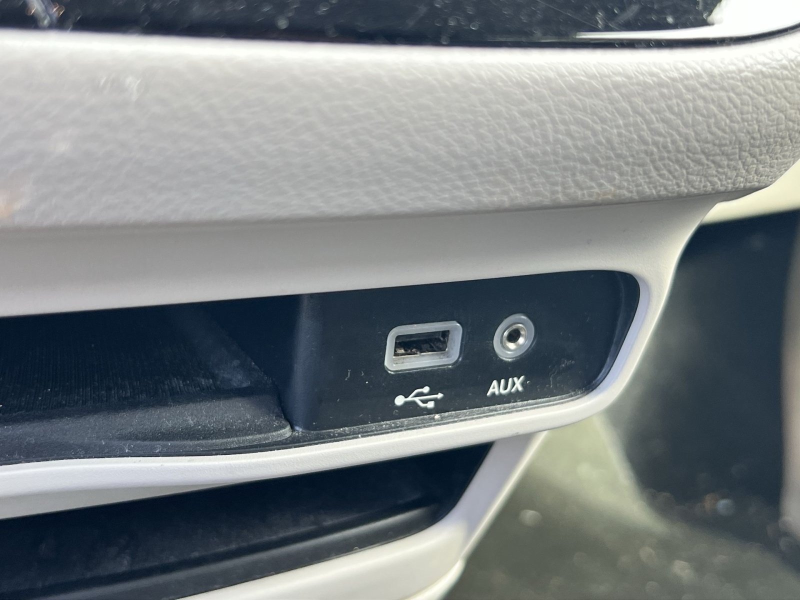 Used 2018 Chrysler Pacifica Touring-L FWD image 32