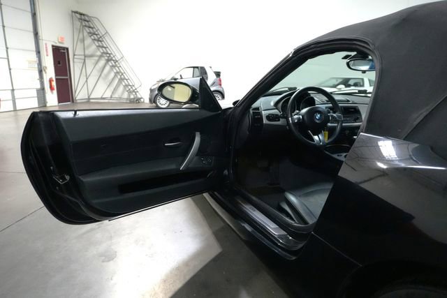 Used 2007 BMW Z4 3.0i image 17