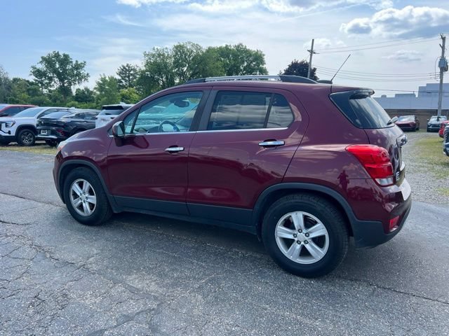 Used 2017 Chevrolet Trax LT w/ Sun & Sound Package FWD image 6