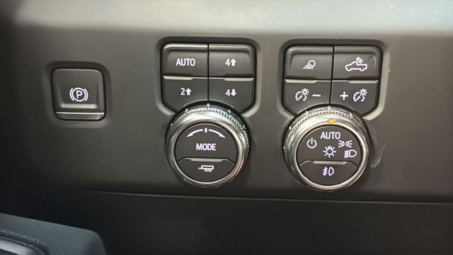 Used 2024 GMC Sierra 1500 Denali w/ Technology Package AWD/4WD image 30
