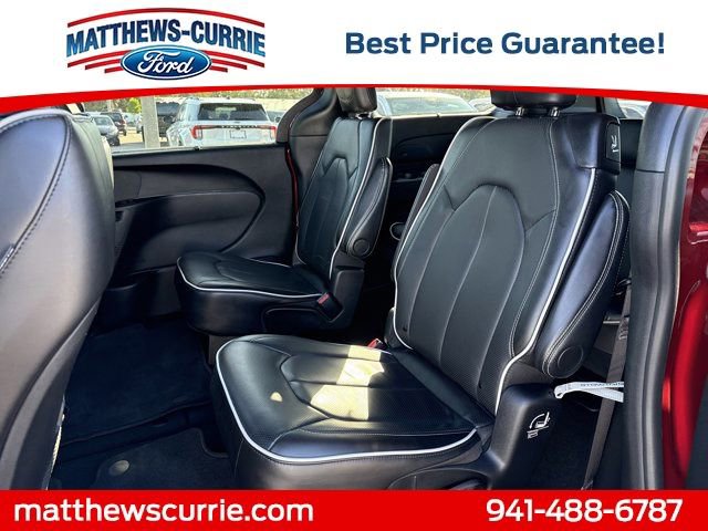 Used 2025 Chrysler Pacifica Limited image 12