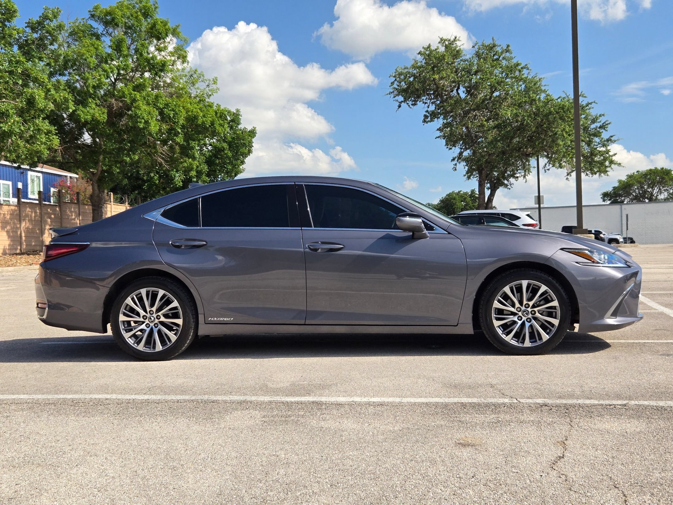 Used 2020 Lexus ES 300h w/ Premium Package FWD image 3