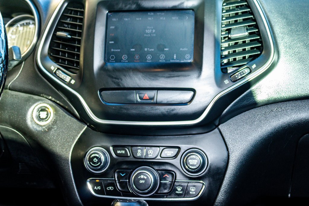 Used 2019 Jeep Cherokee Latitude Plus image 13