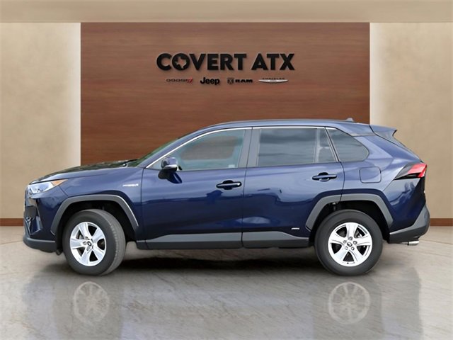 Used 2021 Toyota RAV4 XLE w/ Convenience Package image 2