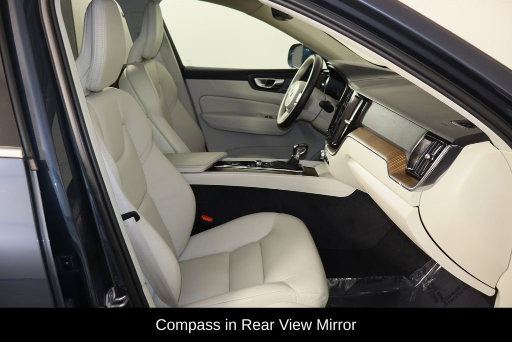Used 2021 Volvo XC60 T5 Momentum w/ Premium Package image 16