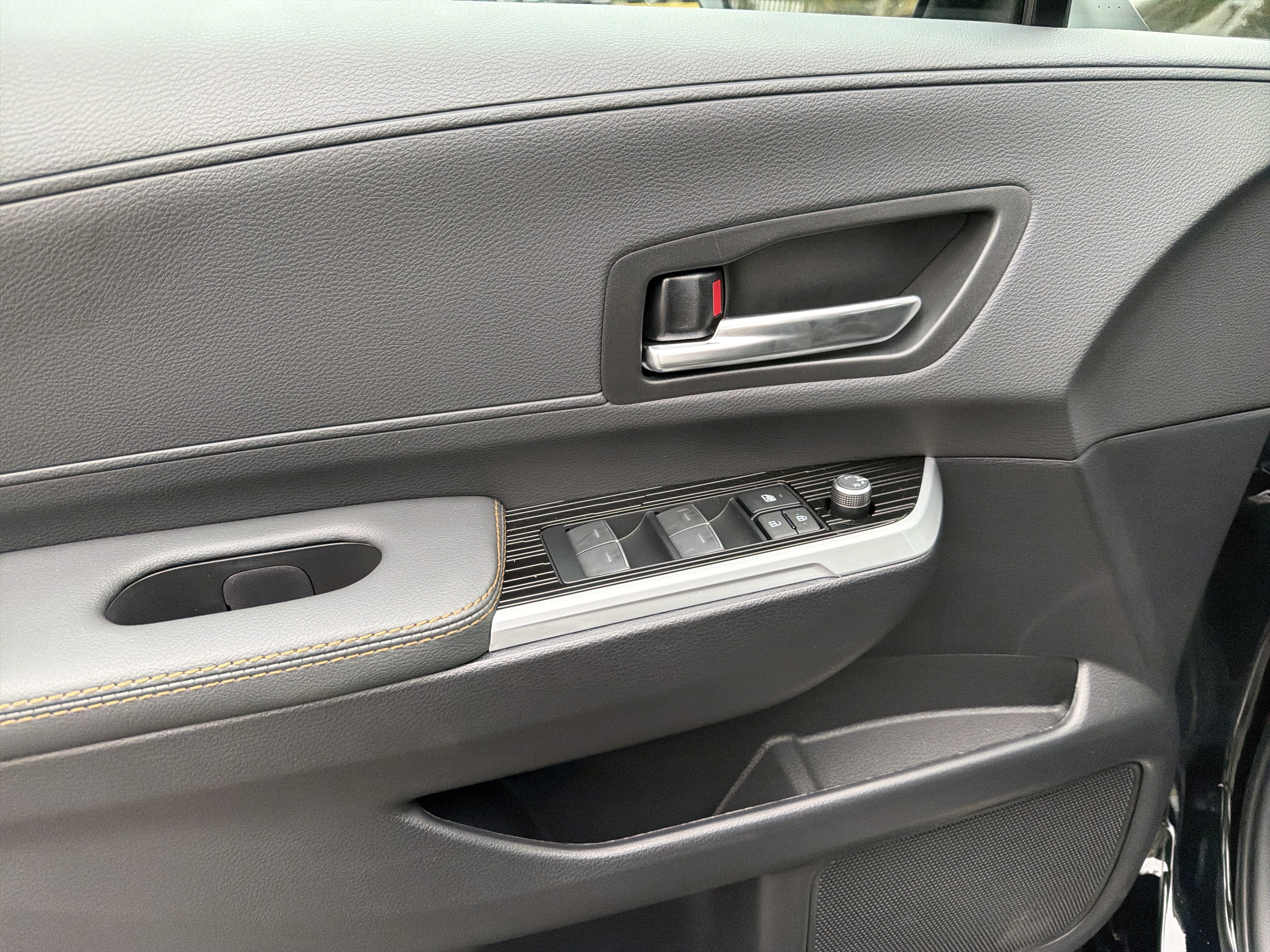 New 2026 Toyota Sienna AWD image 8
