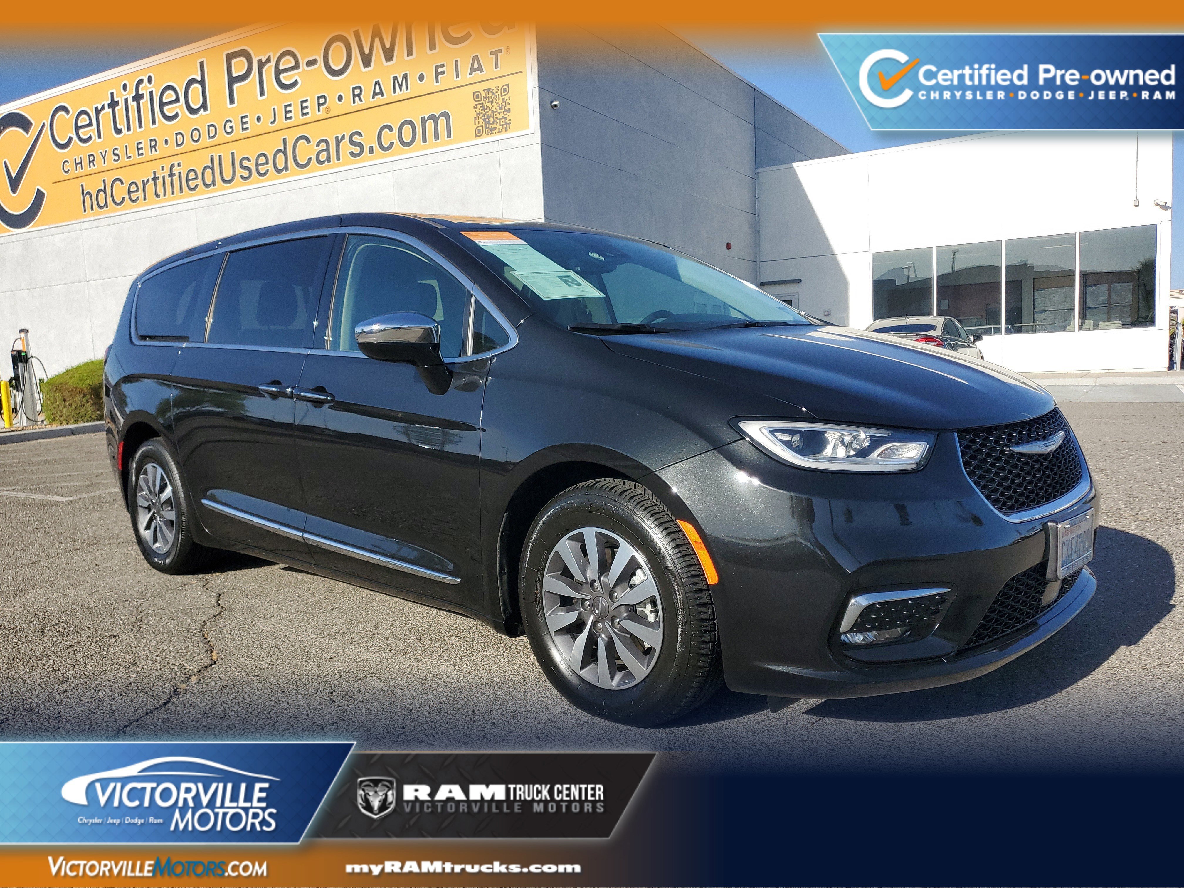 Certified 2023 Chrysler Pacifica Limited image 1