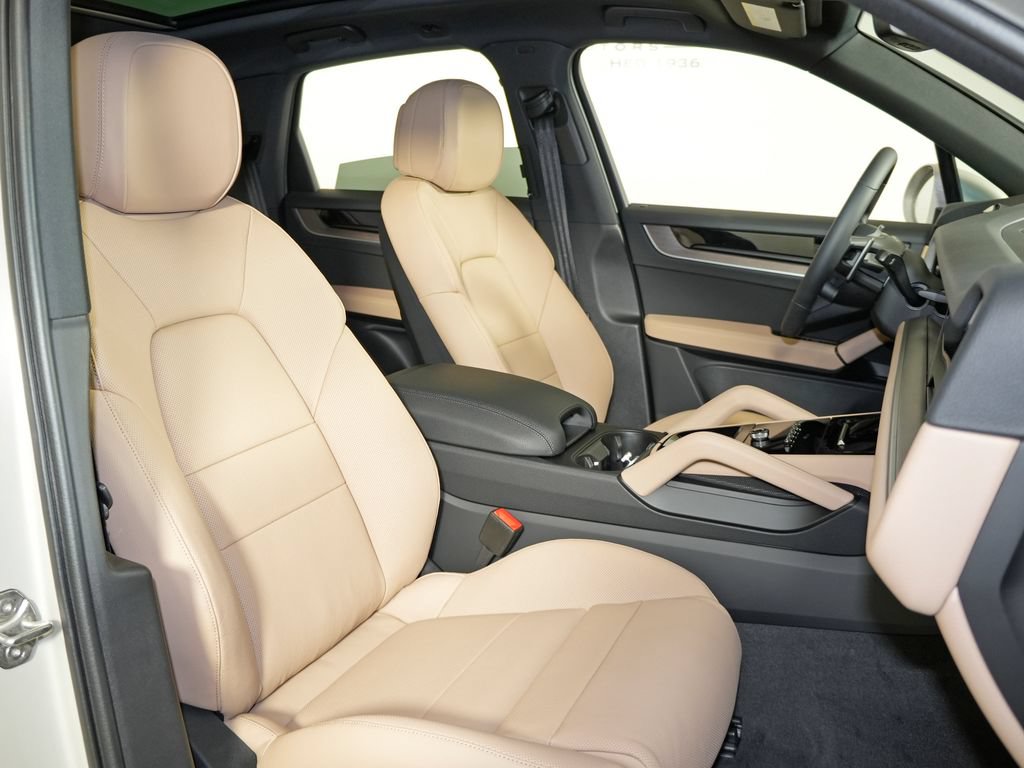 Certified 2026 Porsche Cayenne AWD/4WD image 37