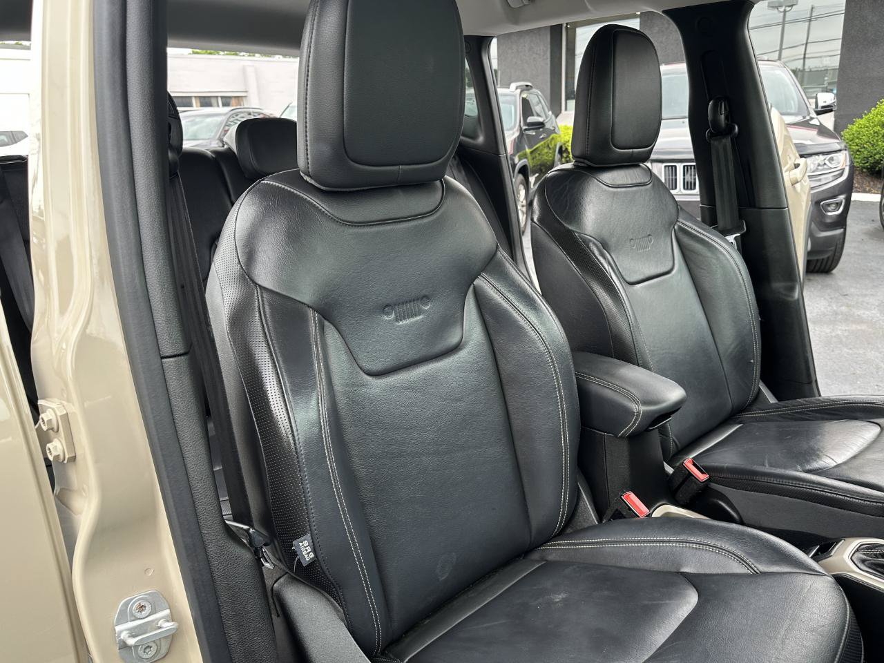 Used 2015 Jeep Renegade Limited AWD/4WD image 47